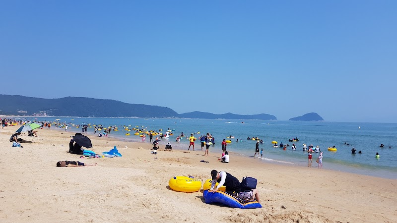 Shinji myeongsasipri Beach